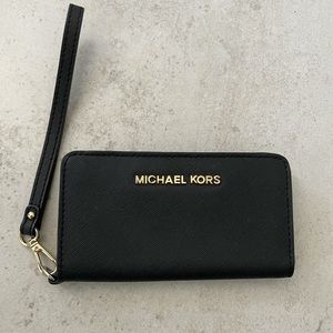 Michael Kors wristlet wallet iPhone 6/8